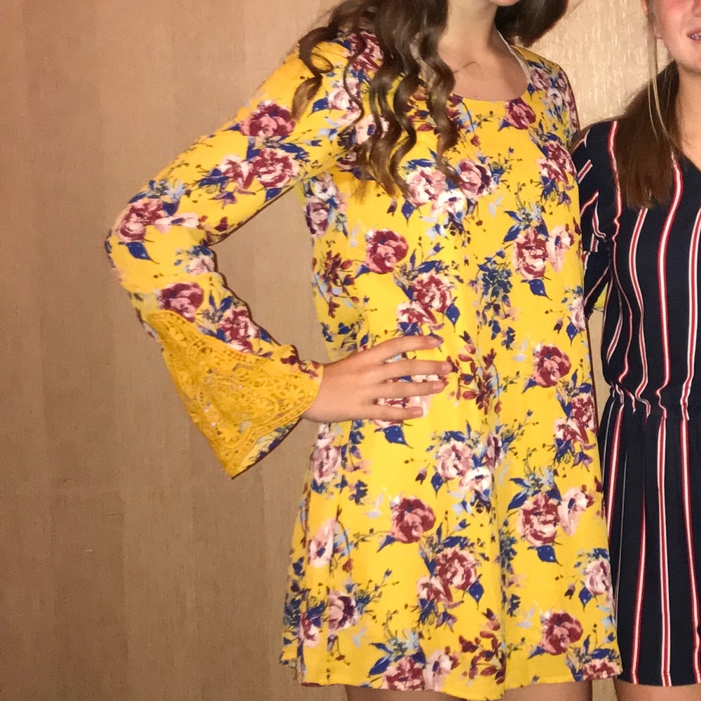 SPEECHLESS yellow floral banquet dress